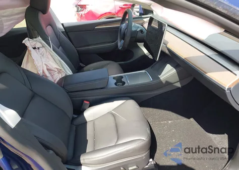 2024 Tesla Model Y Long Range Dual Motor All-Wheel Drive z USA, uszkodzony, nr VIN 7SAYGAEE0RF074822